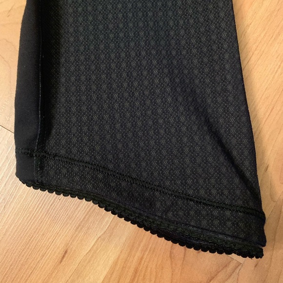 Lululemon Black Cropped Leggings with beautiful sheer detail Size 2 - Picture 3 of 4